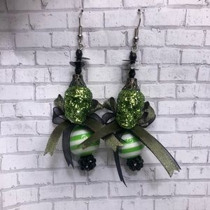 Skull glitter green bow ribbon earrings bubble